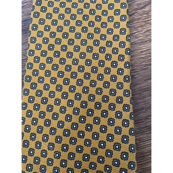Brooks Brothers gold tie with blue geometric floral like pattern - Picture 5 of 16